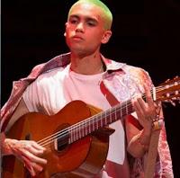 5 canciones de artistas emergentes que deberían estar en tu playlist.