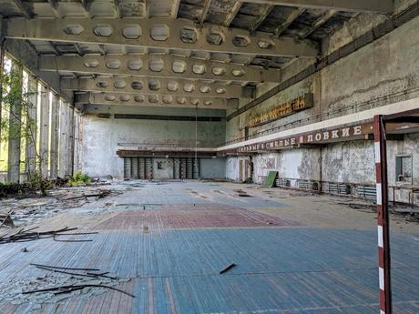 Chernobyl%20photos%20-%20athletic%20court-4K ▷ 33 fascinantes fotos de Chernobyl