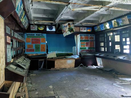 Chernobyl%20photos%20-%20soldier%20classroom-4K ▷ 33 fascinantes fotos de Chernobyl