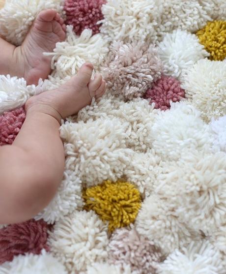 DIY | Haz una alfombra de pompones