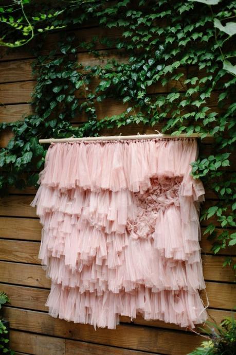 DIY | Tutorial para hacer tu tapiz de tul rosa