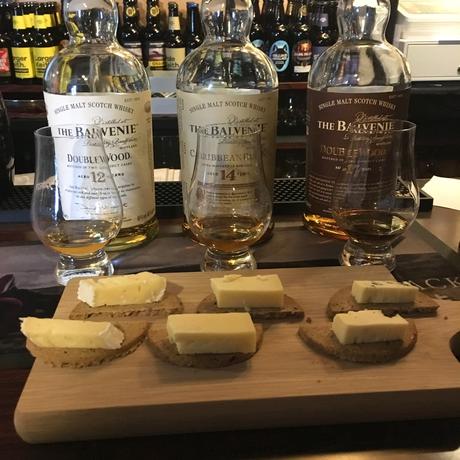 whisky-and-cheese-pairing-at-Seven-Stills-pub ▷ Cómo planificar un tour de whisky a la región de Speyside de Escocia