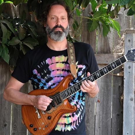 Muere el guitarrista Neal Casal a los 50 años