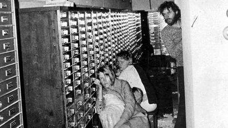 El robo a un banco, rehenes durante seis días y la sorprendente reacción de una joven sueca: así nació el “Síndrome de Estocolmo”