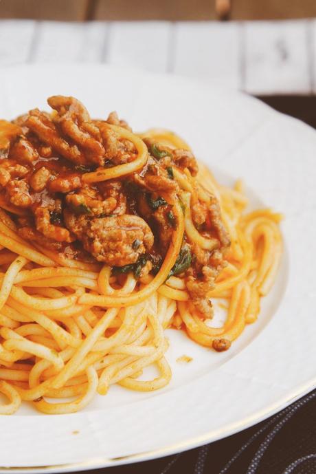 ESPAGUETIS A LA BOLOÑESA ESPAGUETIS A LA BOLOÑESA