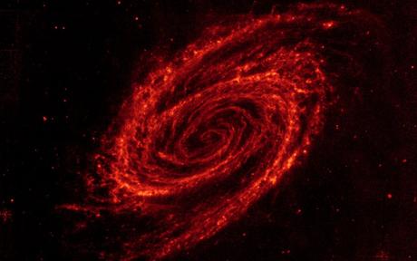 La impresionate galaxia M81 vista en infrarrojo