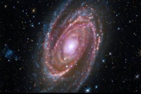 La impresionate galaxia M81 vista en infrarrojo