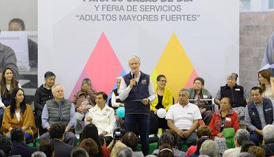 ENTREGA ALFREDO DEL MAZO EQUIPO A CASAS PARA EL ADULTO MAYOR