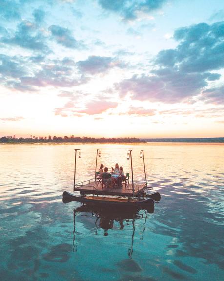 drone-floating-table ▷ Guía para principiantes sobre fotografía de drones de viaje