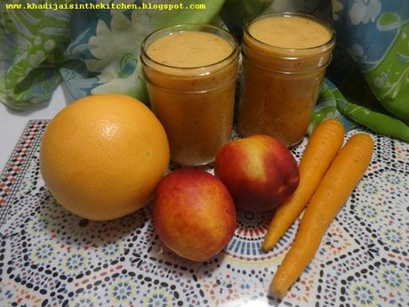 SMOOTHIE AUX PÊCHES, CAROTTES ET PAMPLEMOUSSE / PEACH, CARROT AND GRAPEFRUIT SMOOTHIE / BATIDO DE MELOCOTÓN, ZANAHORIA Y POMELO / عصير الدراق و الجزر و الليمون الهندي (جريب فروت)