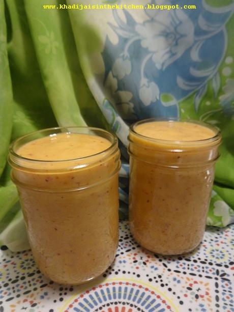 SMOOTHIE AUX PÊCHES, CAROTTES ET PAMPLEMOUSSE / PEACH, CARROT AND GRAPEFRUIT SMOOTHIE / BATIDO DE MELOCOTÓN, ZANAHORIA Y POMELO / عصير الدراق و الجزر و الليمون الهندي (جريب فروت)