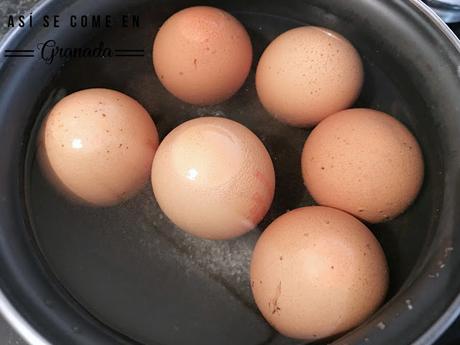 Huevos con bechamel al graten