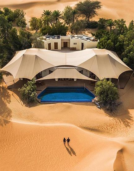 resort en desierto en Emiratos