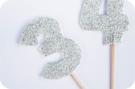 DIY: Toppers de purpurina numéricos para tartas