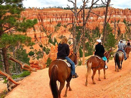 horse-riding-Bryce-canyon-utah ▷ Comente sobre 20 lugares increíbles para visitar en Utah para su viaje por carretera en Utah por Kate