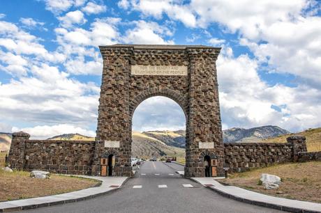 Roosevelt-Arch.jpg.optimal ▷ 18 cosas increíbles que hacer en el Parque Nacional de Yellowstone