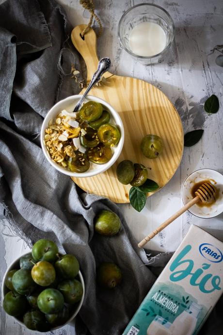 Porridge de almendras  y frutas . Un desayuno perfecto en 10 minutos