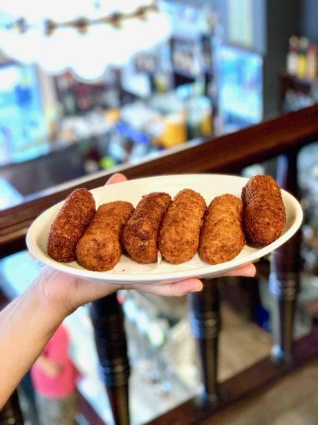 Bar Velódromo diez años de croquetas, bravas y ensaladillas rusas. Bar Velódromo
