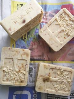 JABÓN DE HIGO CON ACEITES ESENCIALES