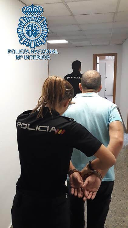 La Policía Nacional detiene al presunto autor de un robo en el interior de una vivienda en el barrio de Montequinto