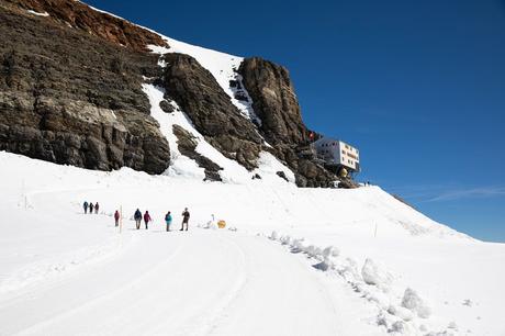 Monchsjochhutte.jpg.optimal ▷ Una visita a Jungfraujoch, la cima de Europa ... ¿Vale la pena?