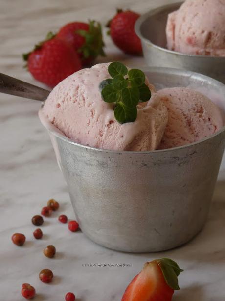 Helado Vegano de Fresa a la pimienta Rosa