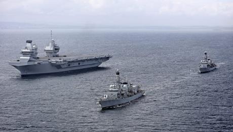 FRIGATES SECURE THE SEAS FOR HMS QUEEN ELIZABETH ON MAIDEN SEA VOYAGE La peligrosa influencia de Gran Bretaña: Una de las amenazas que se debe considerar en los nuevos escenarios de conflicto global.