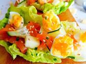 Hojas cogollo rellenas salmón, huevos codorniz queso