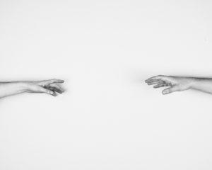 DESDE LEJOS, SIEMPRE CERCA