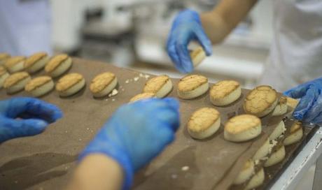 Estepa inicia la nueva campaña de producción de mantecados y polvorones