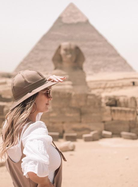 sphynx-pyramid-blonde-girl ▷ Itinerario de 5 días en Egipto para El Cairo y las pirámides