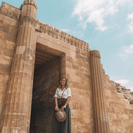 1egypt-saqarra-blonde-girl ▷ Itinerario de 5 días en Egipto para El Cairo y las pirámides