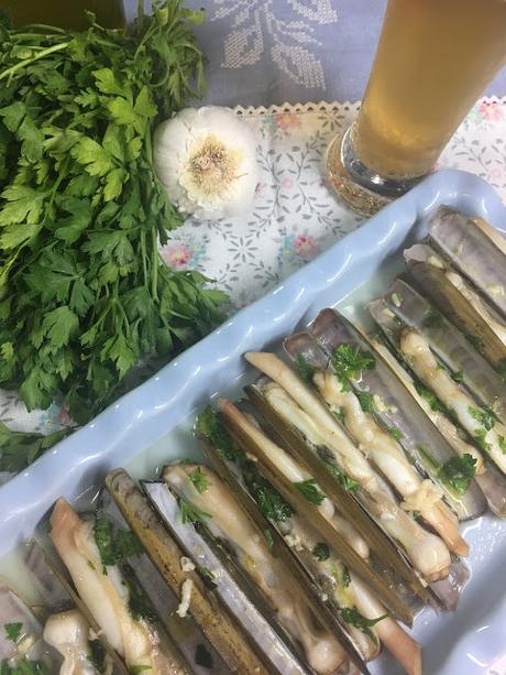 Navajas A La Plancha Con Ajo Y Perejil Navajas A La Plancha Con Ajo Y Perejil