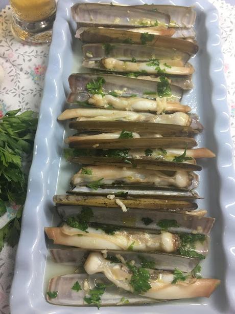 Navajas A La Plancha Con Ajo Y Perejil Navajas A La Plancha Con Ajo Y Perejil