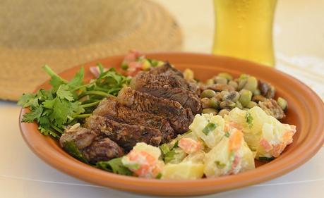 Raimundo Sánchez aconseja cocinar en platos de barro y gres para conseguir el mejor churrasco Raimundo Sánchez aconseja cocinar en platos de barro y gres para conseguir el mejor churrasco