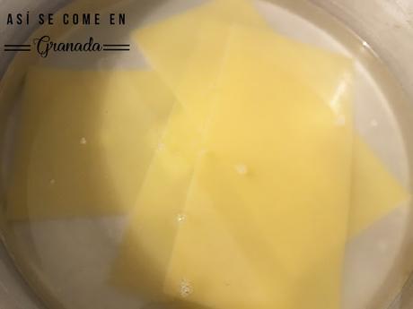 Lasaña de marisco con salsa de gambas Lasaña de marisco con salsa de gambas