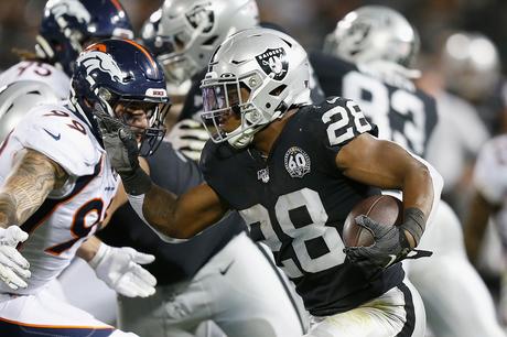 Los Raiders con buena actuación de sus novatos superan a los Broncos Los Raiders con buena actuación de sus novatos superan a los Broncos
