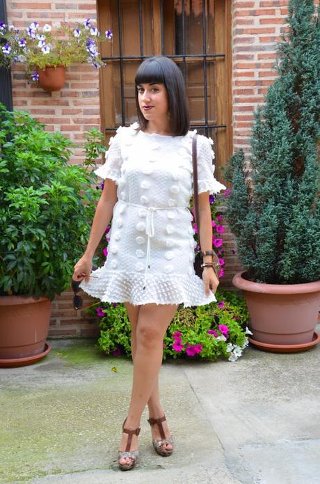 Vestido blanco de topos