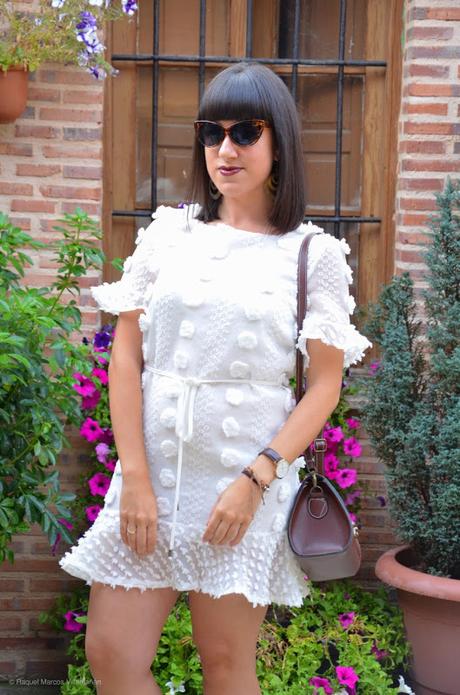 Vestido blanco de topos