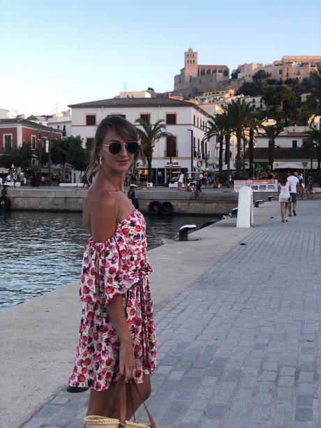 Vestido de flores por Dalt Vila Vestido de flores por Dalt Vila