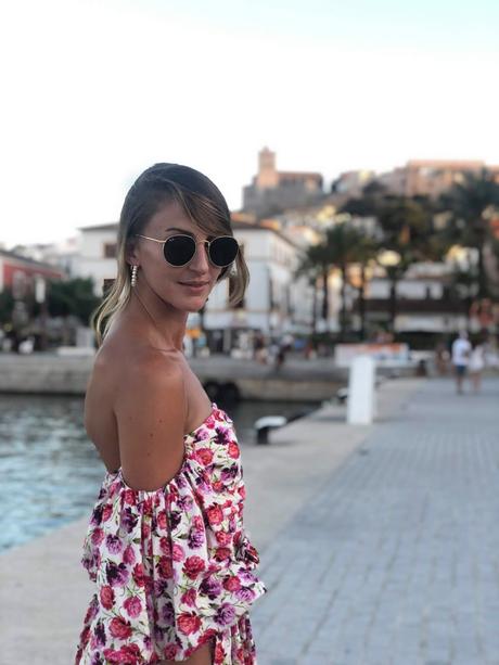 Vestido de flores por Dalt Vila Vestido de flores por Dalt Vila