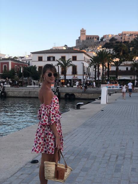 Vestido de flores por Dalt Vila Vestido de flores por Dalt Vila