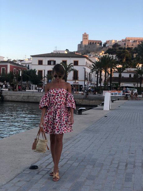 Vestido de flores por Dalt Vila Vestido de flores por Dalt Vila