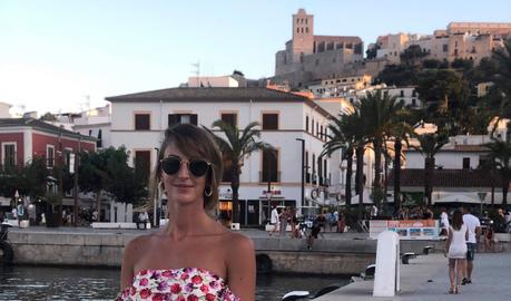 Vestido de flores por Dalt Vila