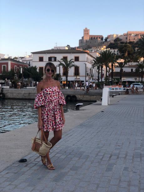 Vestido de flores por Dalt Vila Vestido de flores por Dalt Vila