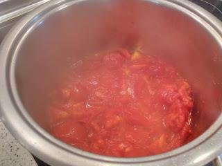 CAZUELA DE MANOJITOS DE BOQUERONES VITORIANOS CON TOMATE FRITO