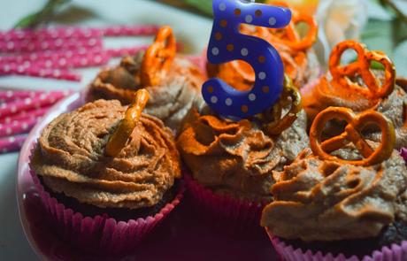 Cupcakes Veganos de Chocolate y Pretzels