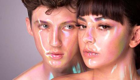 Charli XCX y Troye Sivan vuelven a trabajar juntos en el tema ‘2099’ Charli XCX y Troye Sivan