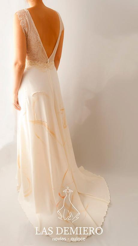 Vestidos únicos con desarrollo textil. Pintados y bordados a mano Vestidos únicos con desarrollo textil. Pintados y bordados a mano