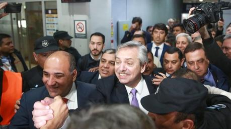 Juan Manzur recibiendo a Alberto Fernández (Twitter:@JuanManzurOK)